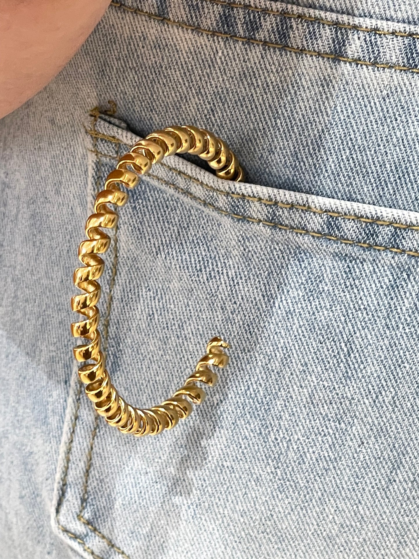 Spiral bangle