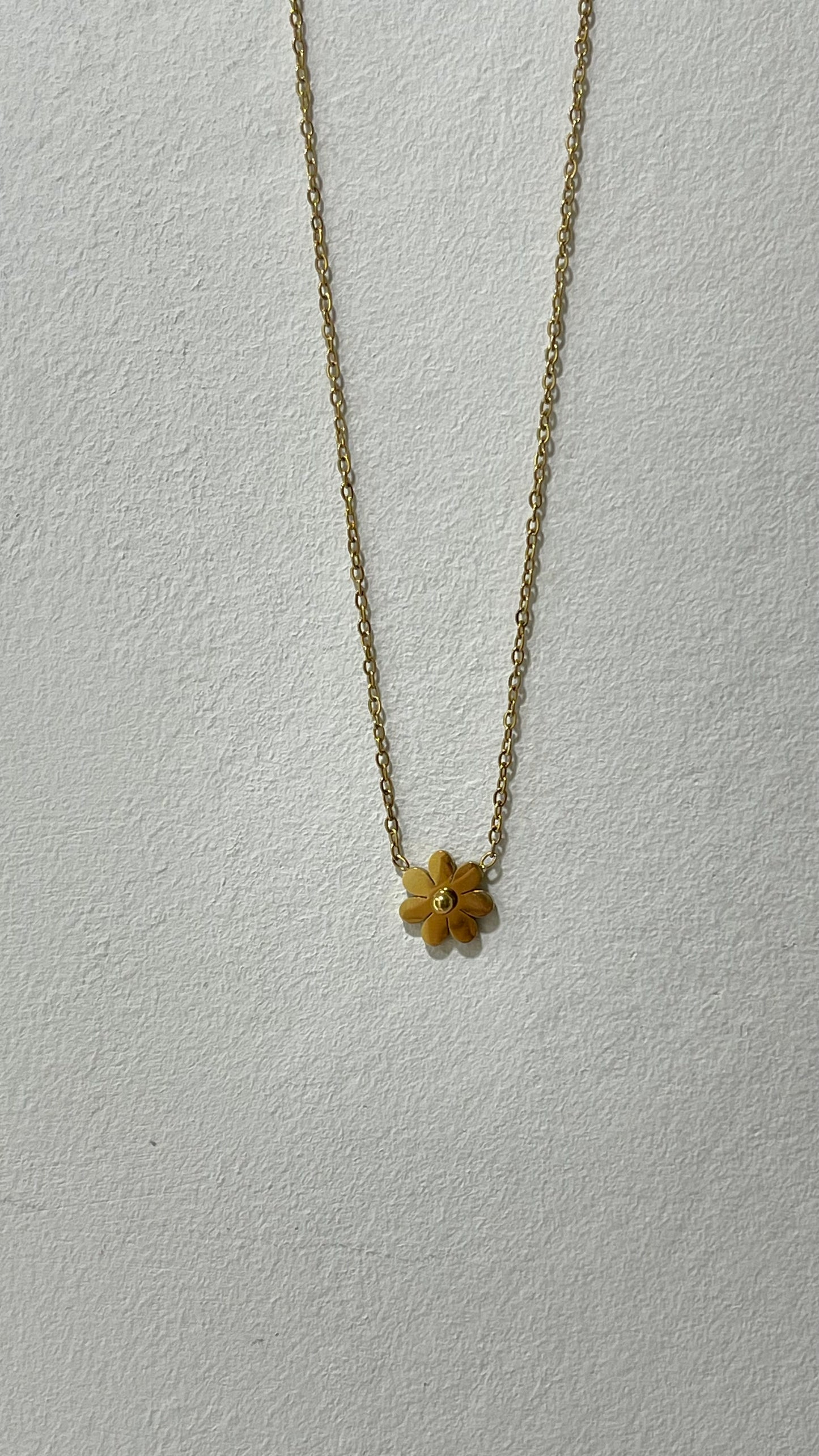 Simple Daisy necklace