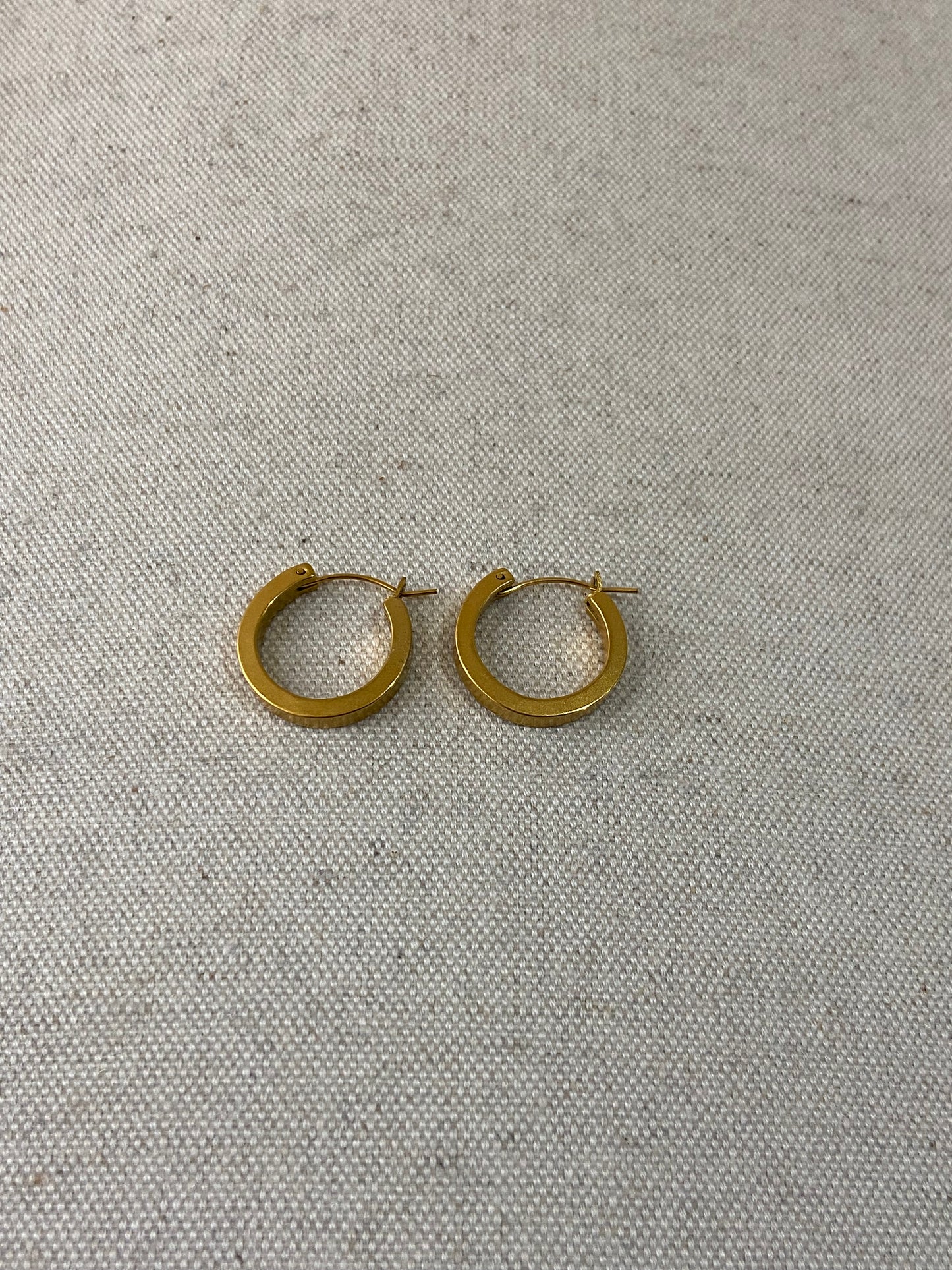 Simple thick hoops