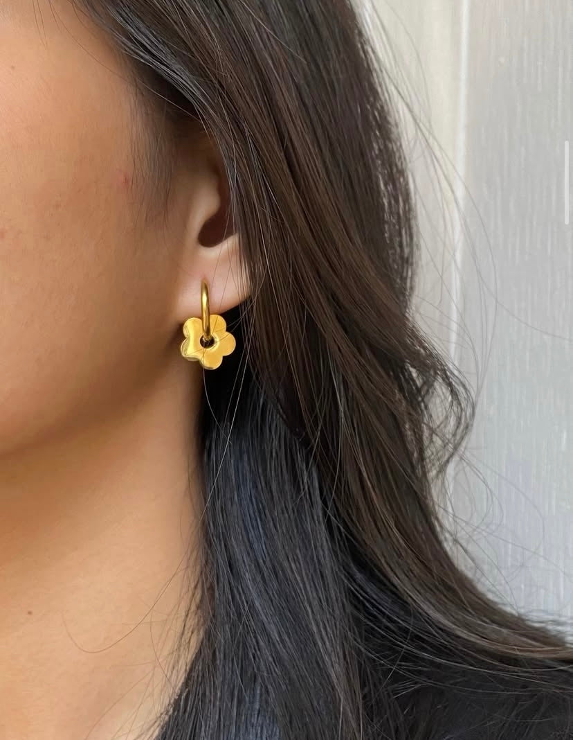 Flower drop earrings