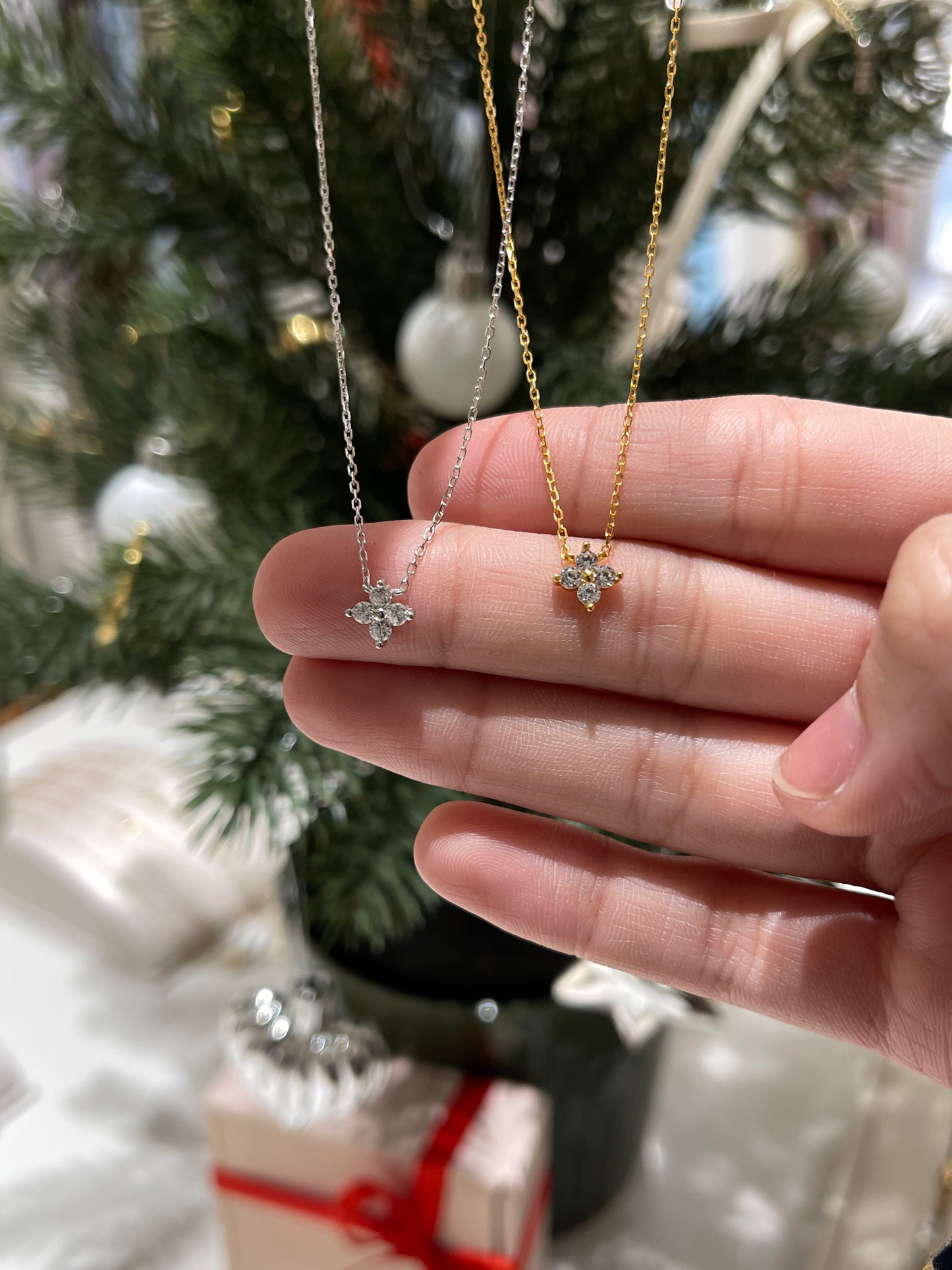 Sv mini clover necklace