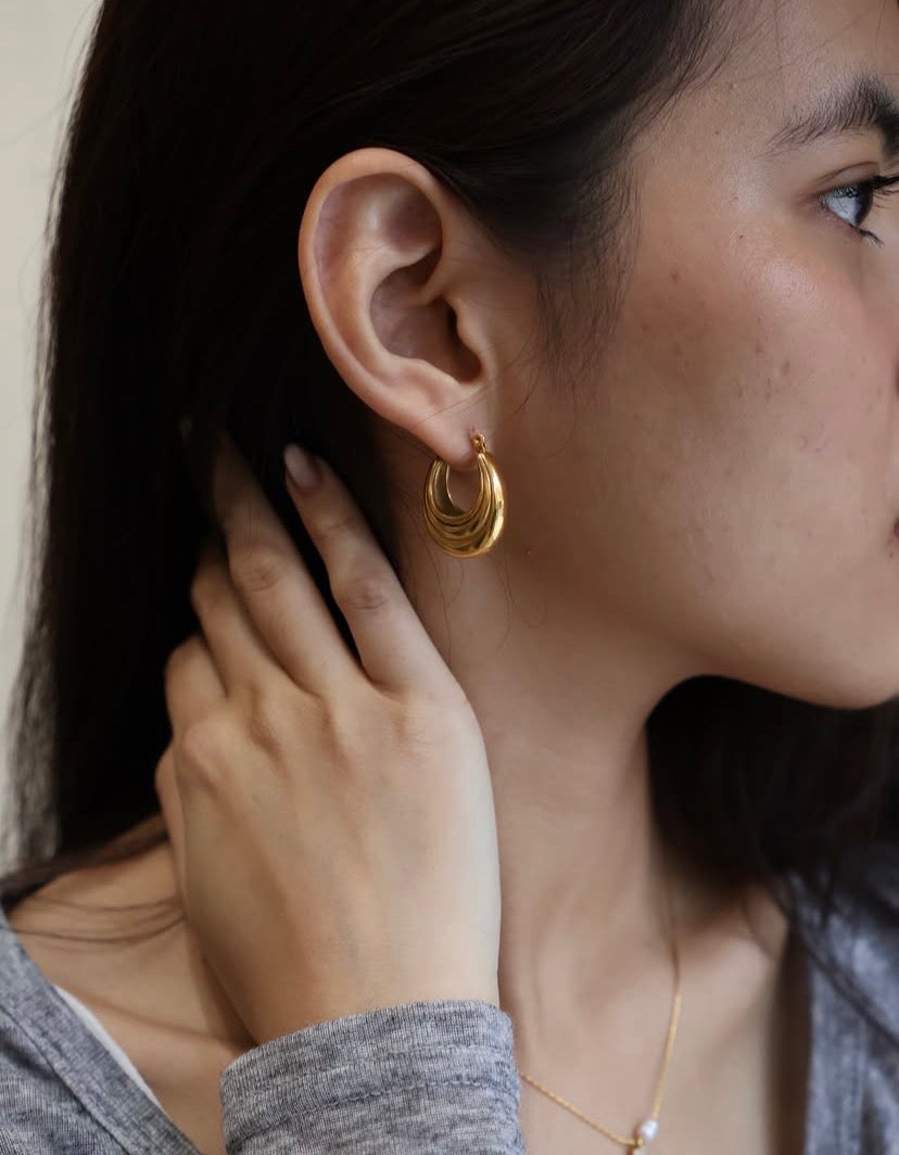 Demi hoops