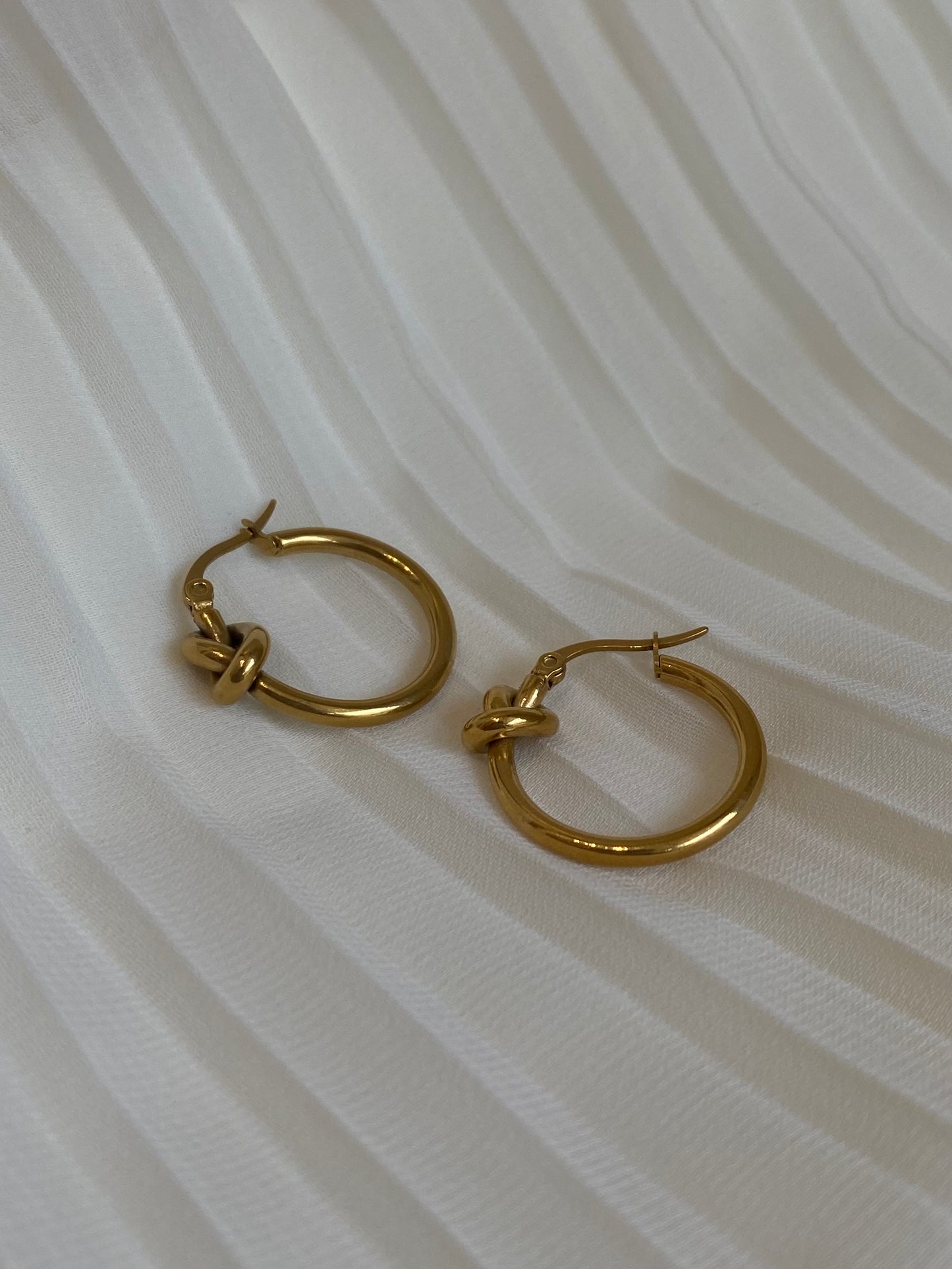 Knot earrings (gold)
