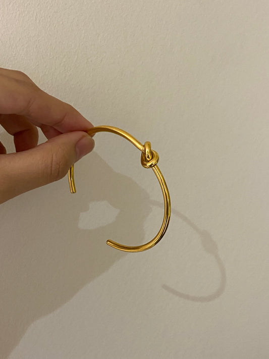 Knot bangle