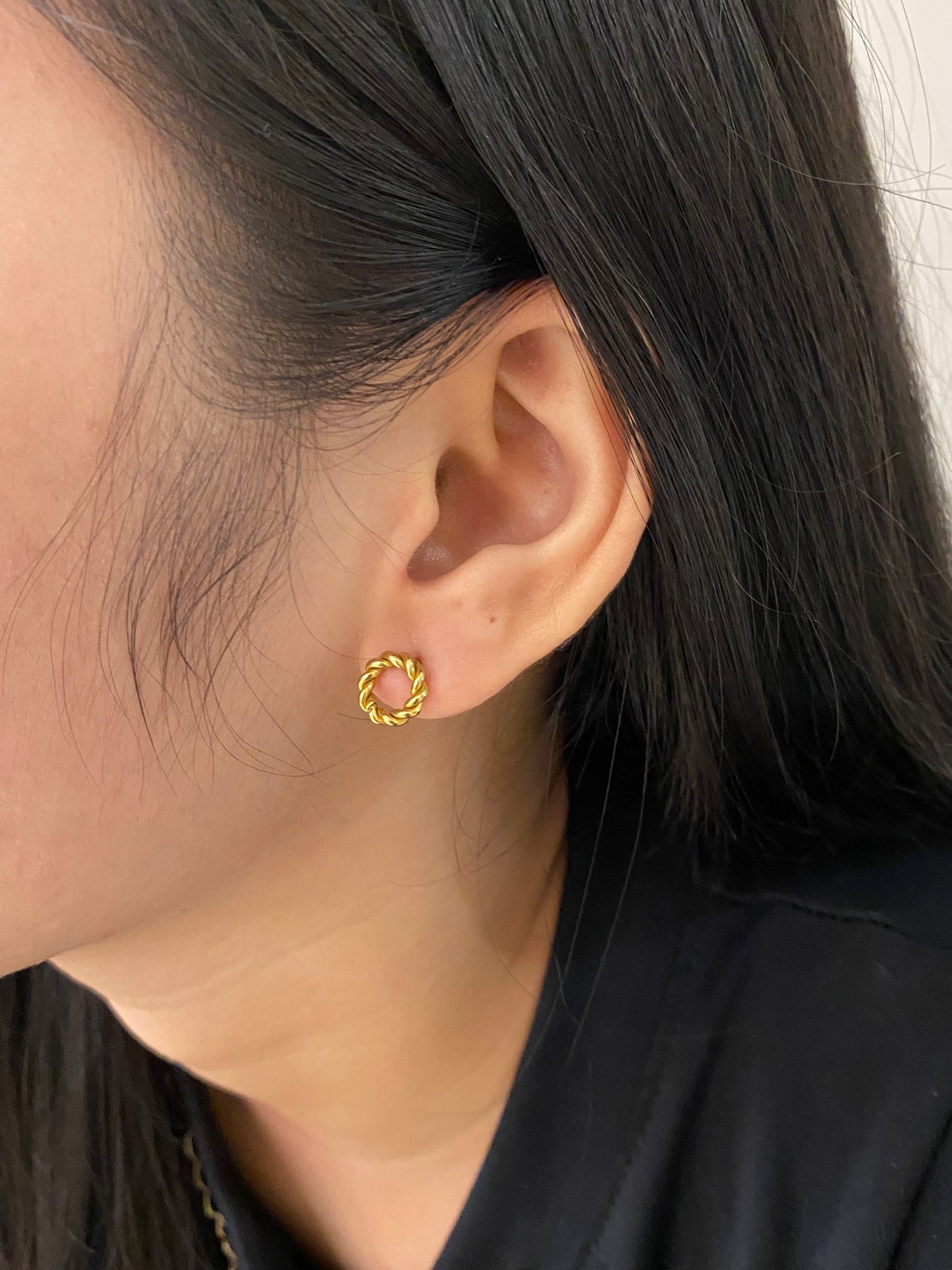 Hollow croissant earrings
