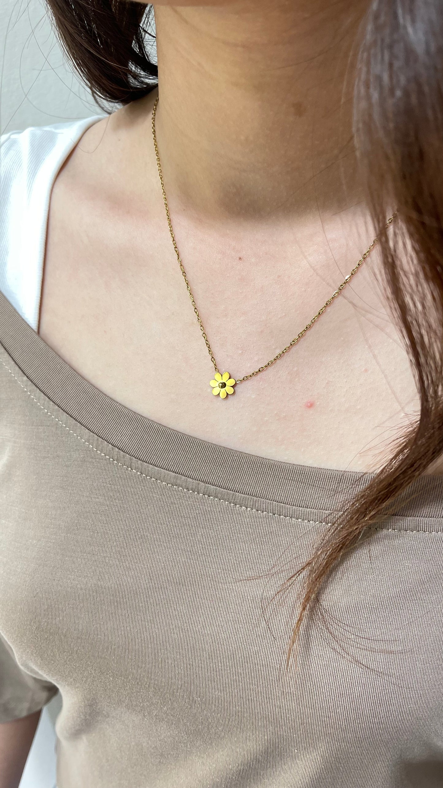 Simple Daisy necklace
