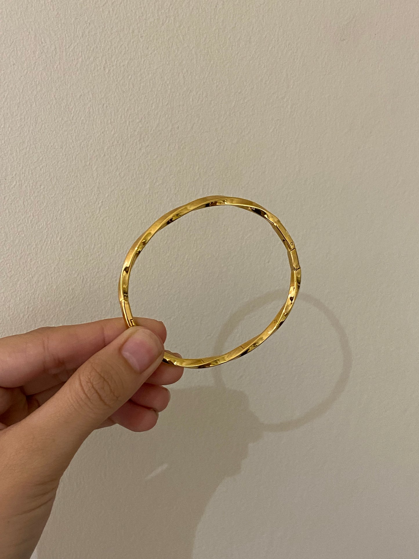 Twirl bangle