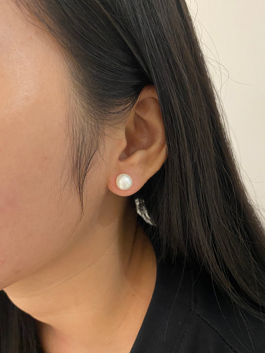 Basic pearl studs