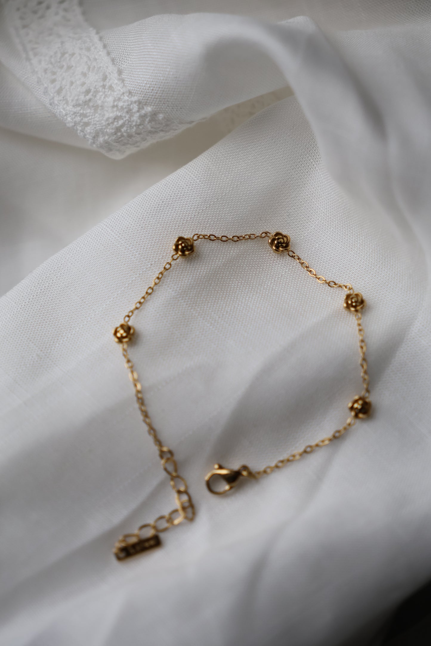 Mini rose bracelet