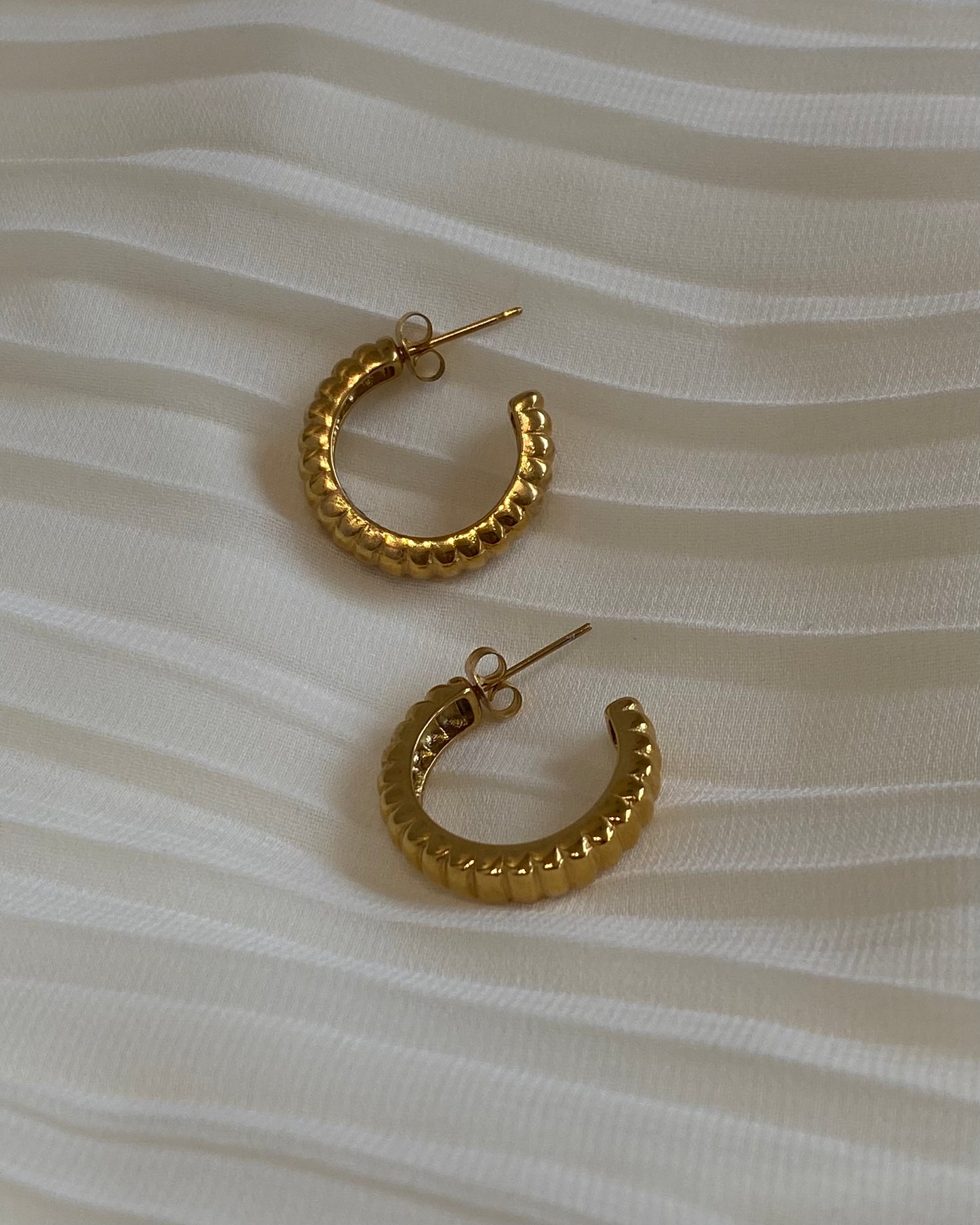 Cher hoops (gold)