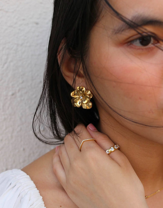 Poise earring