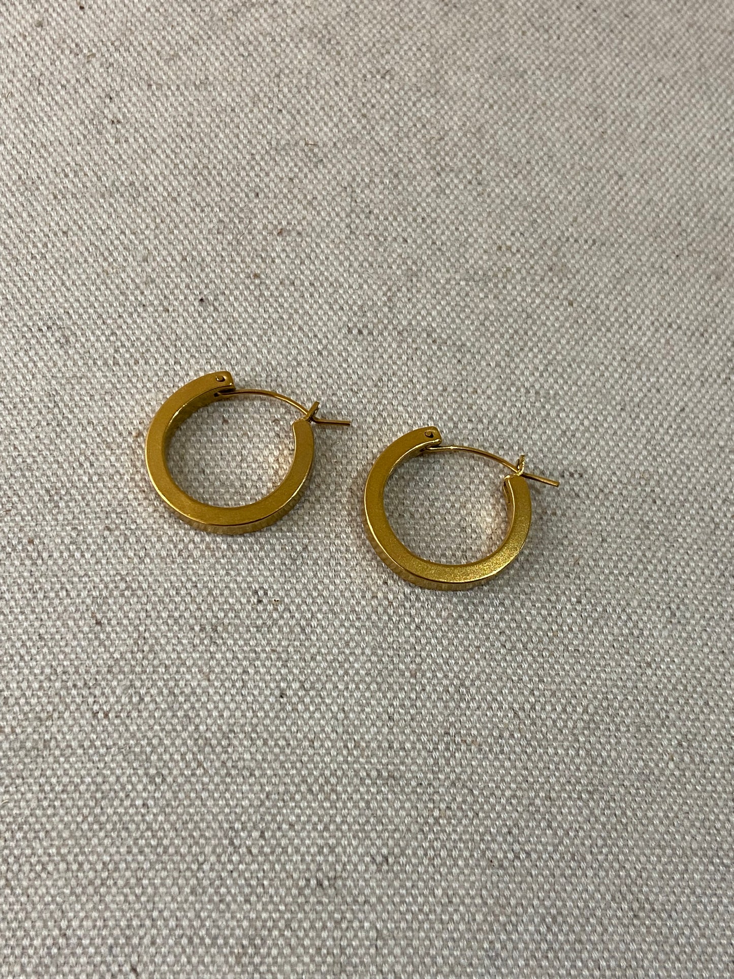 Simple thick hoops