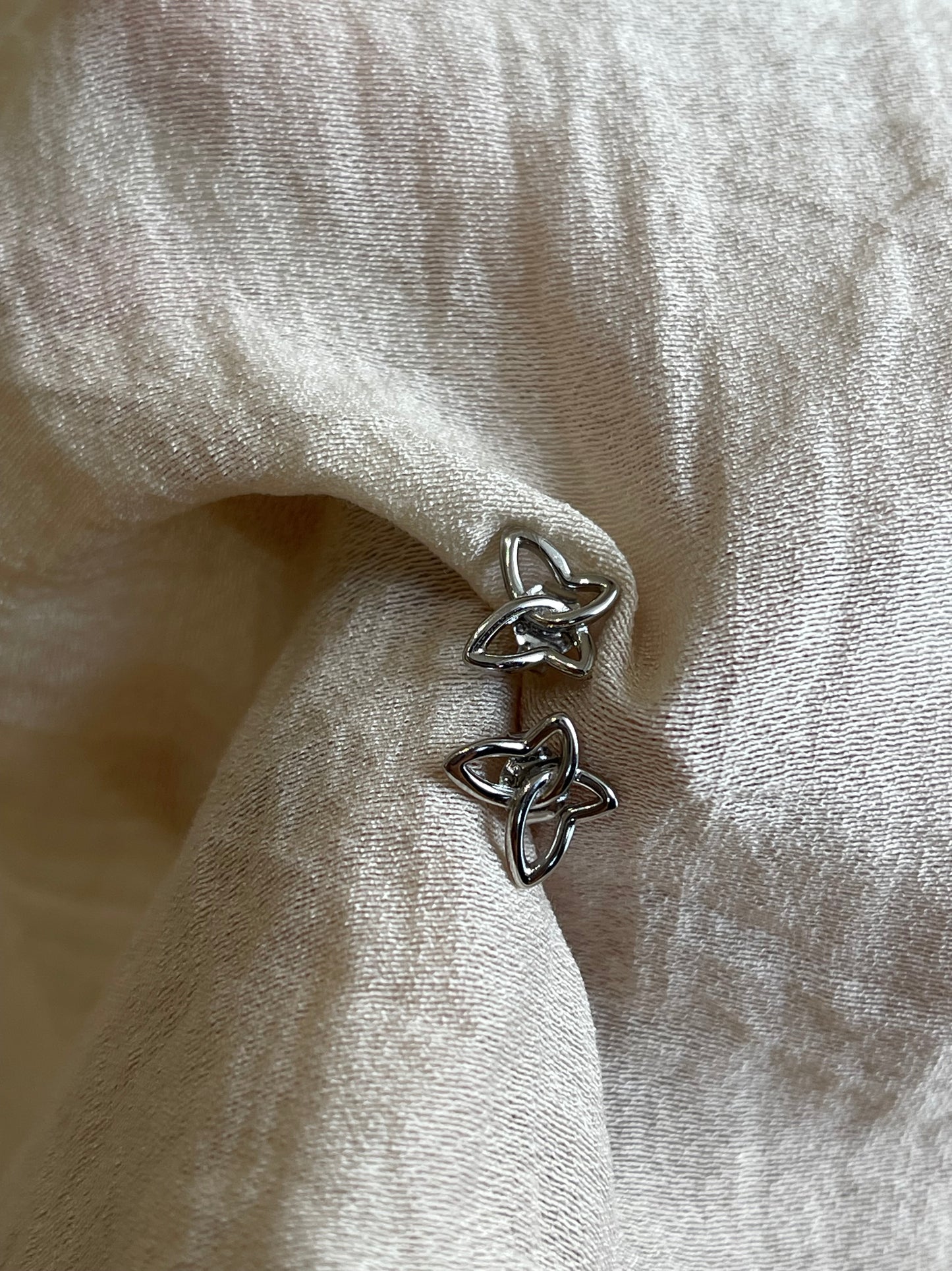 Sv plain butterfly stud