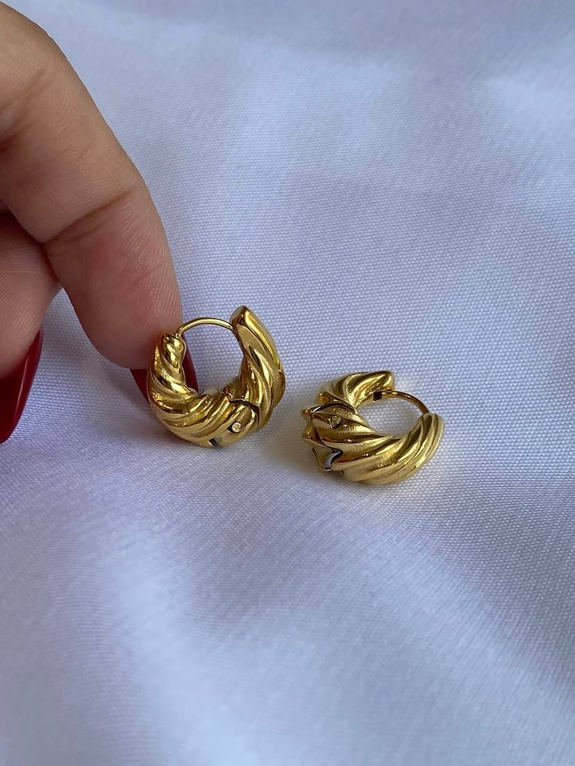 Amora hoops