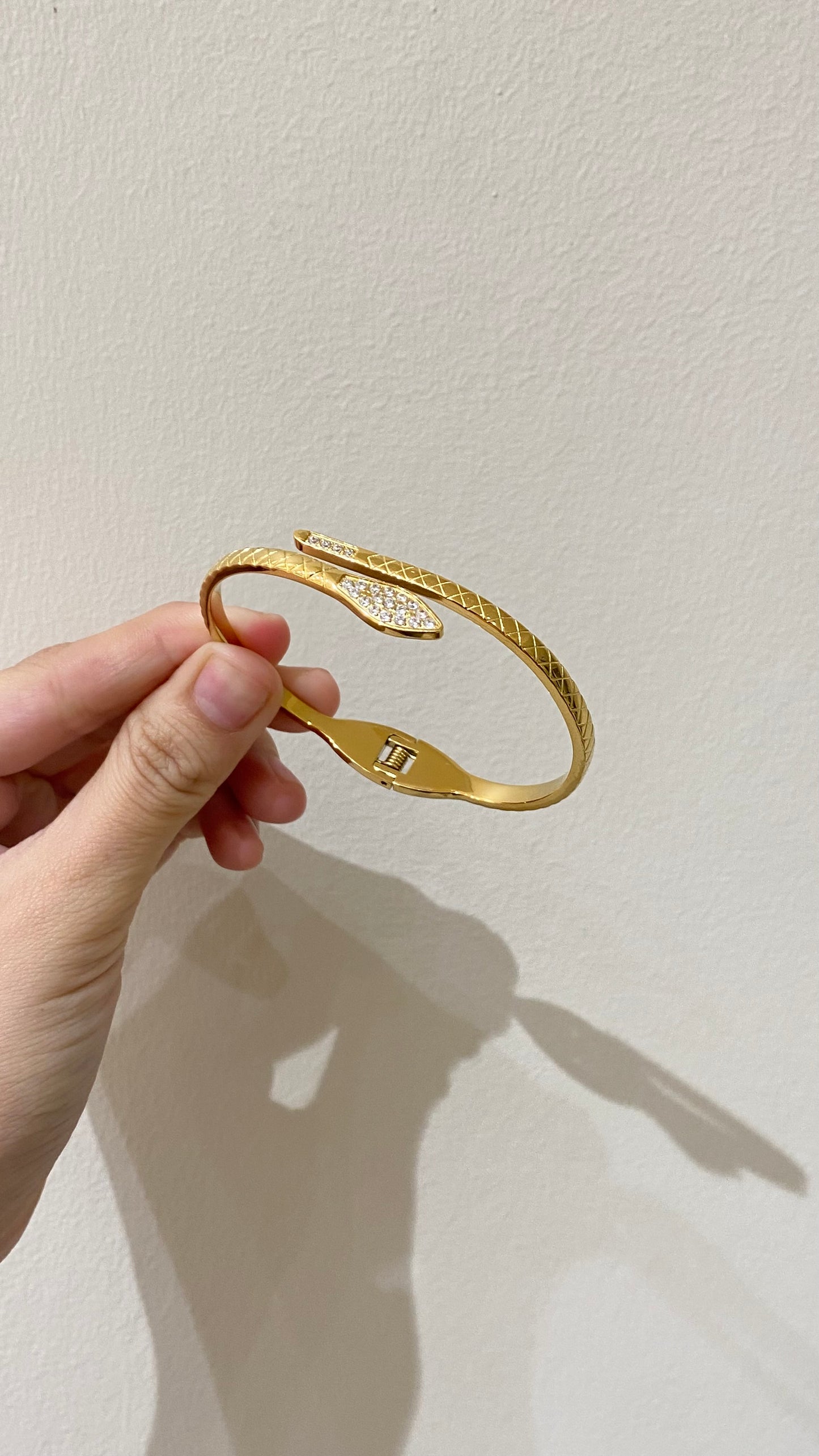 Viper bangle