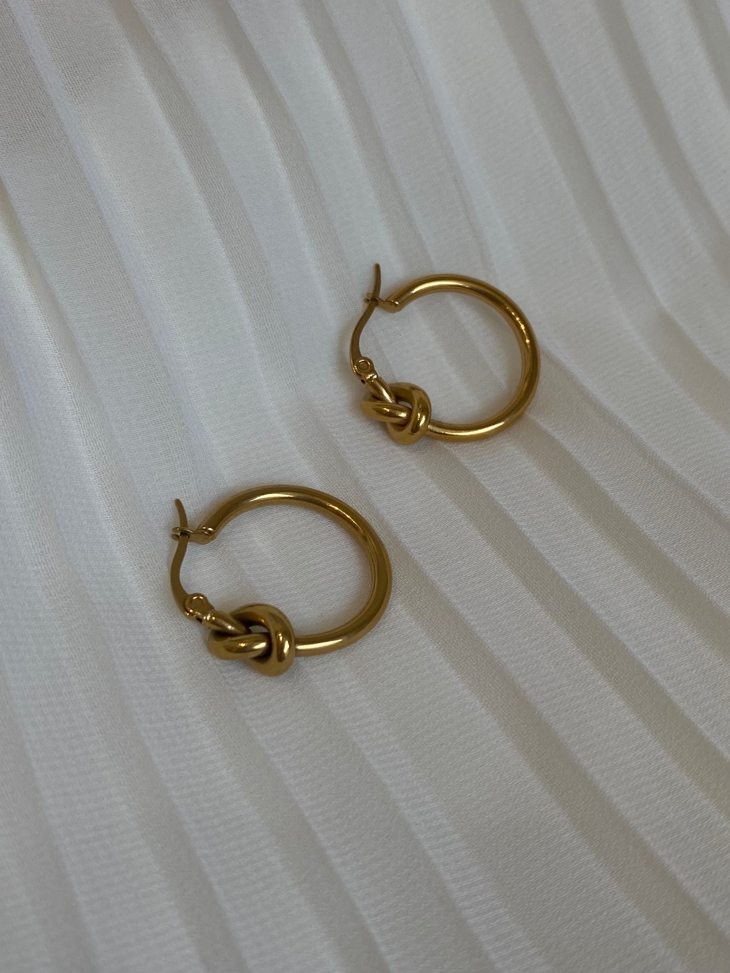 Knot earrings (gold)