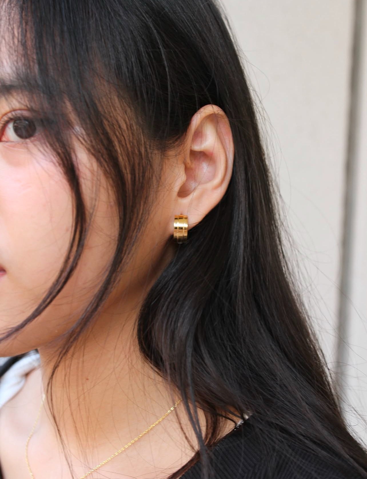 Monic earring