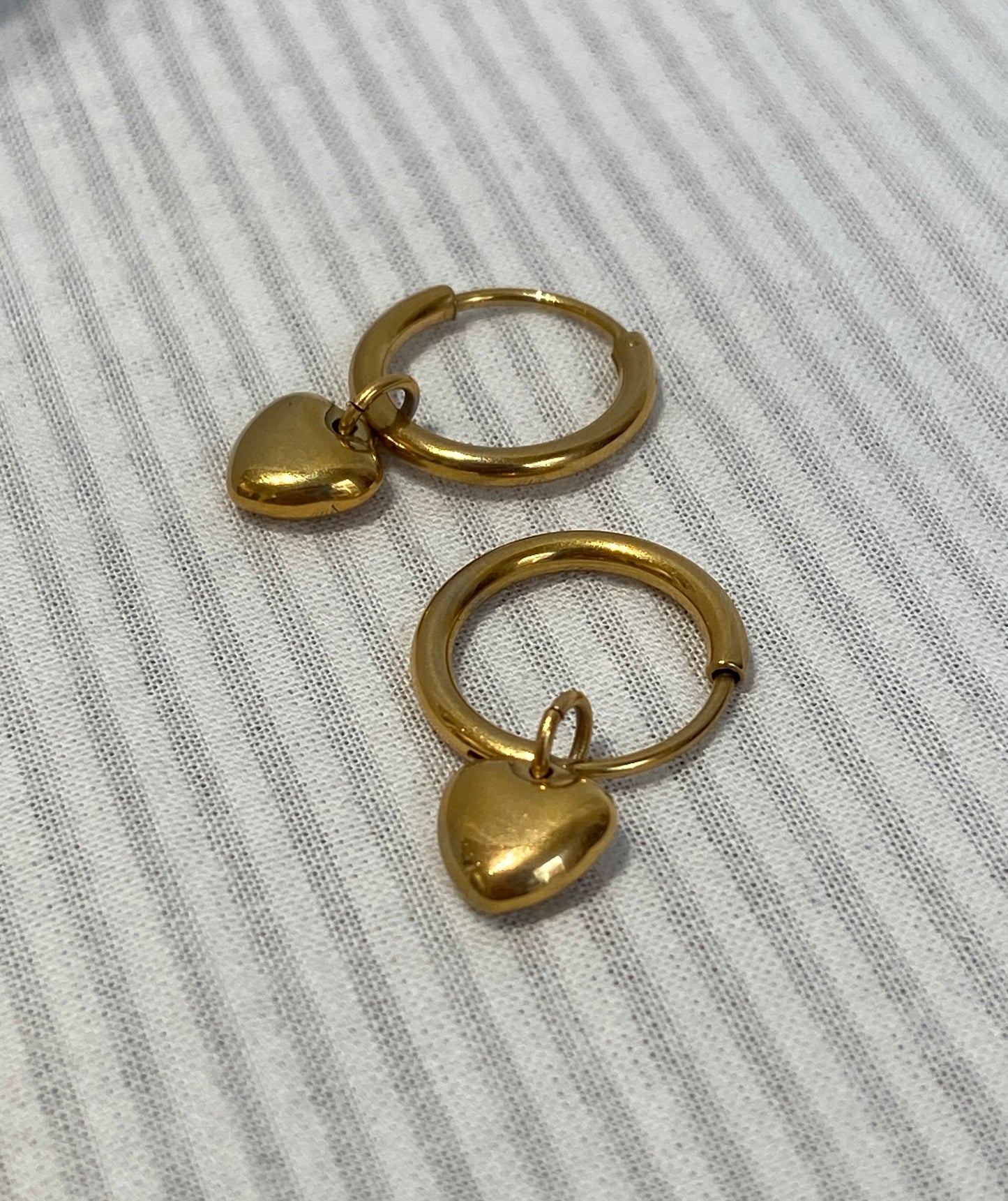 Simple heart earrings