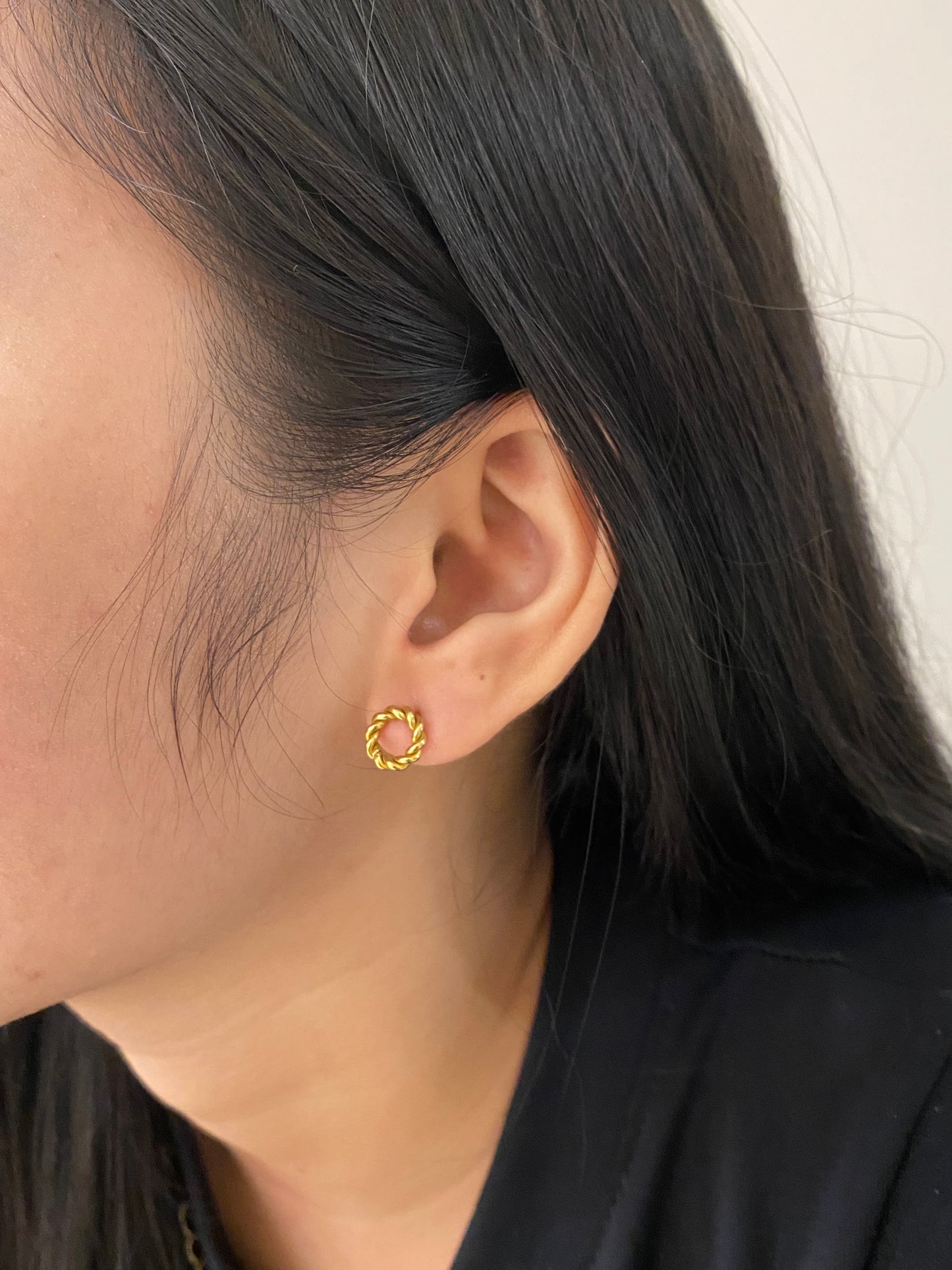 Hollow croissant earrings