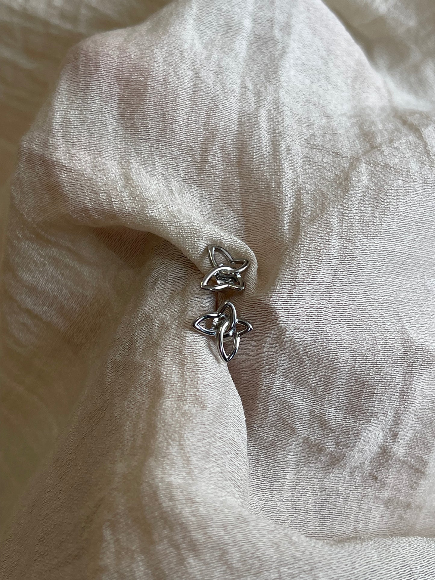 Sv plain butterfly stud