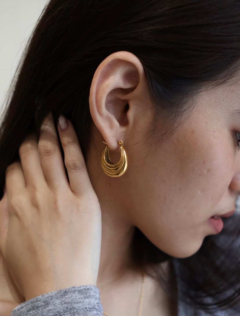 Demi hoops