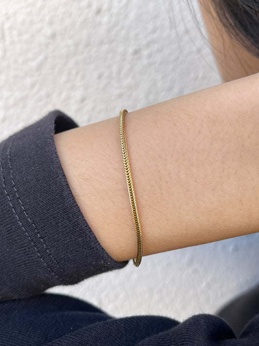 Mini fishbone bracelet