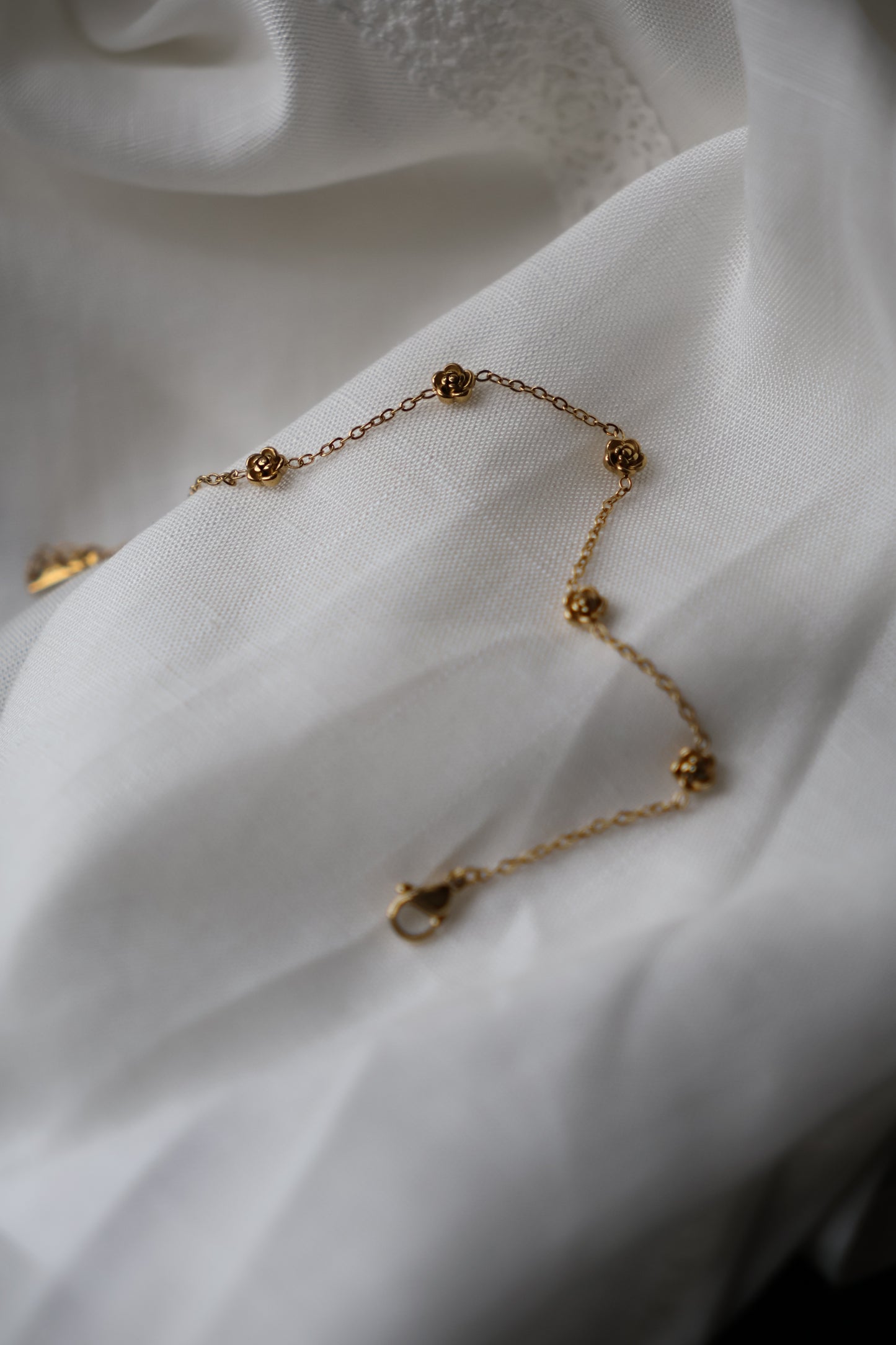 Mini rose bracelet