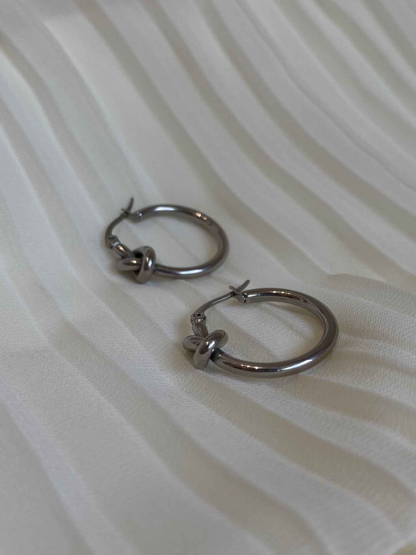 Knot earrings (silver)