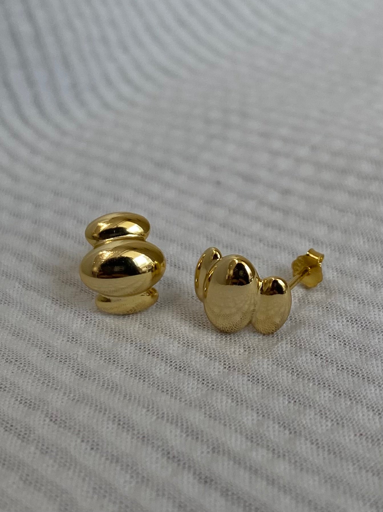 Lama earrings (gold)