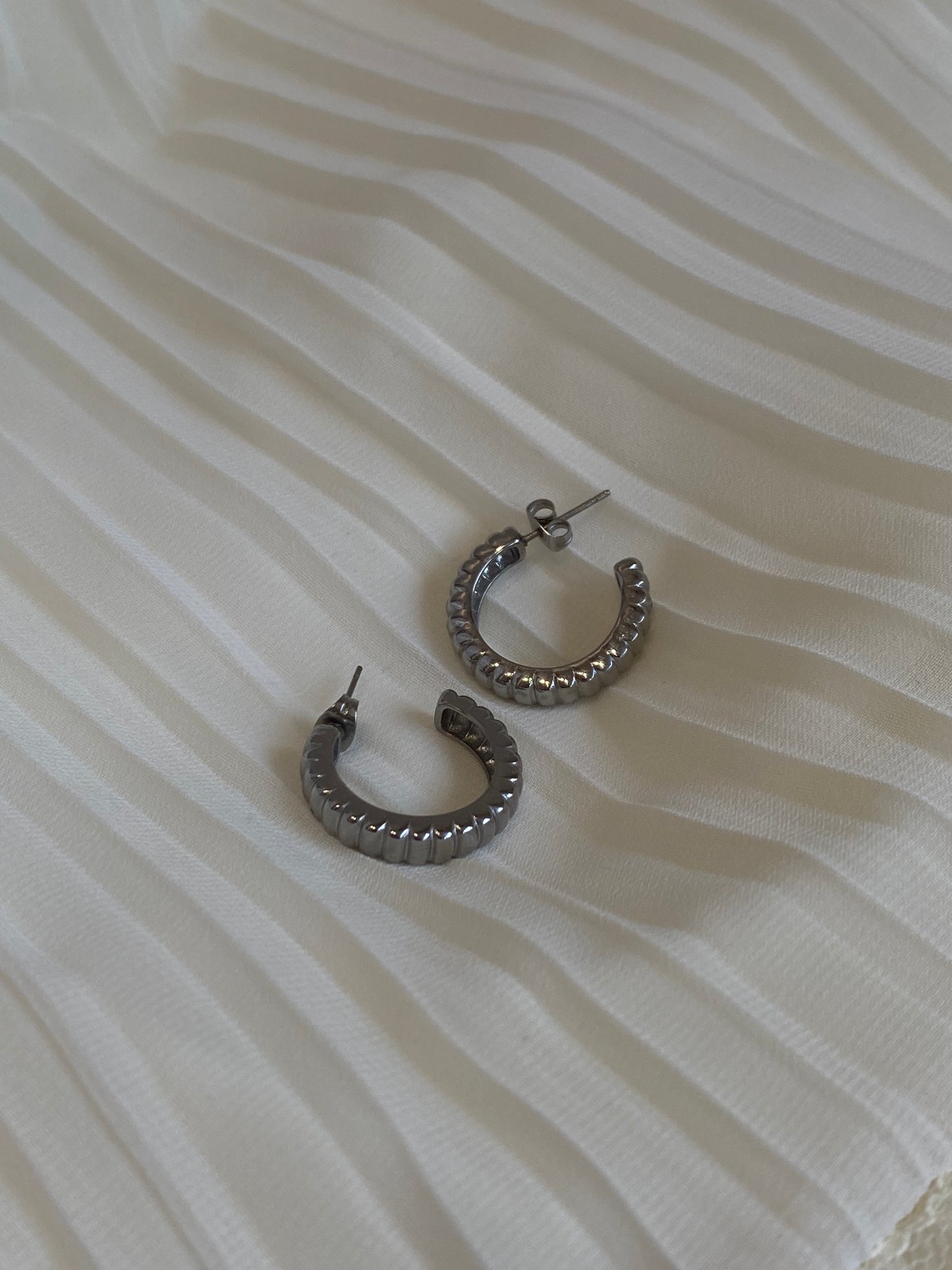 Cher hoops (silver)