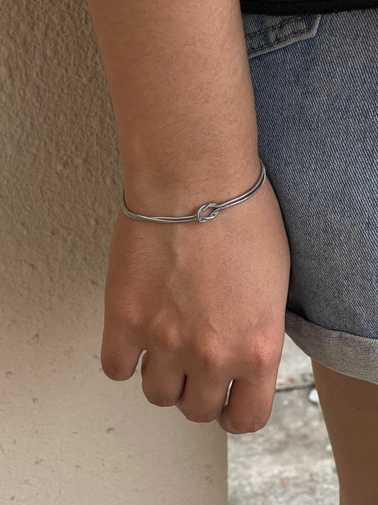 Double knot bracelet