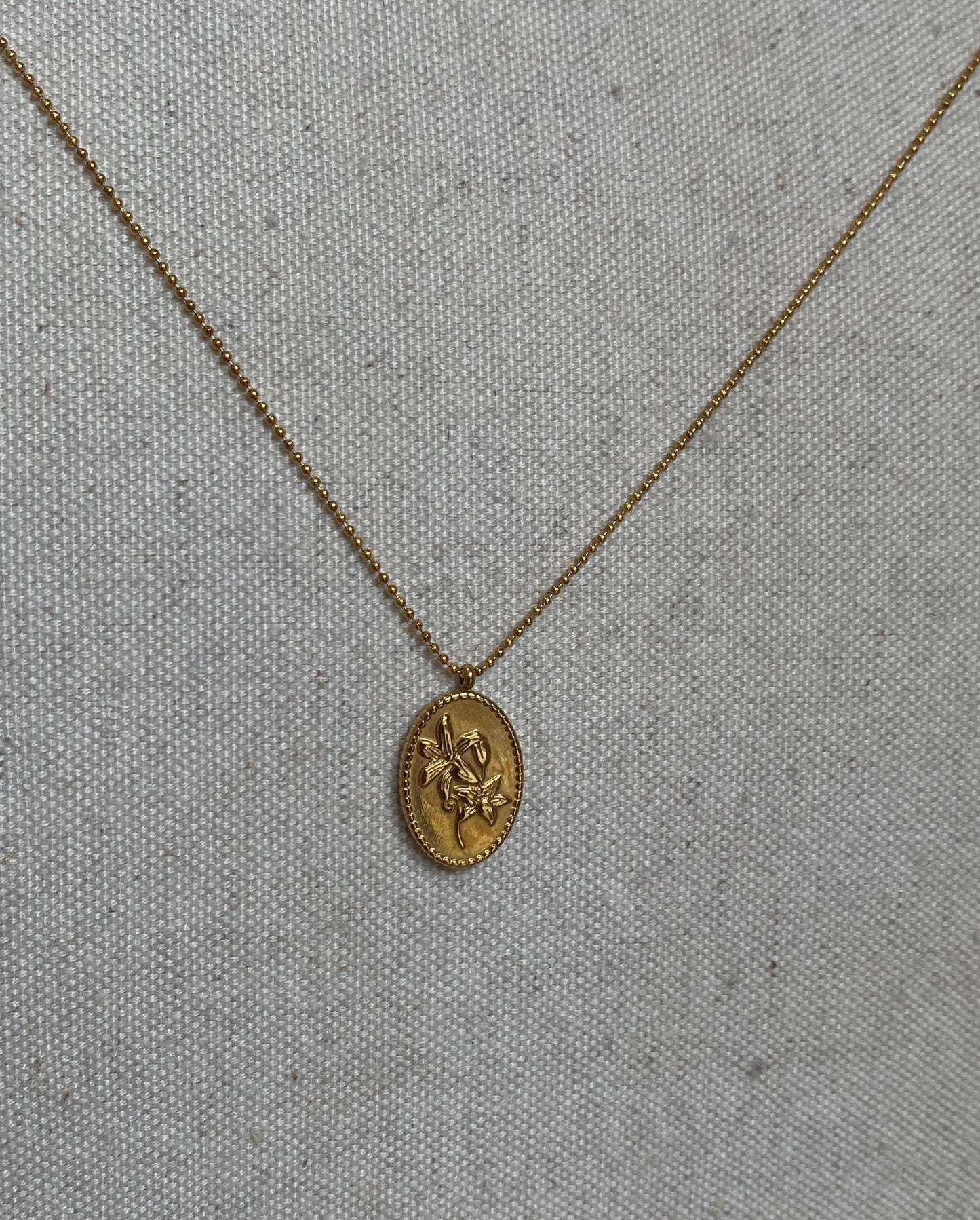 Lilly Necklace