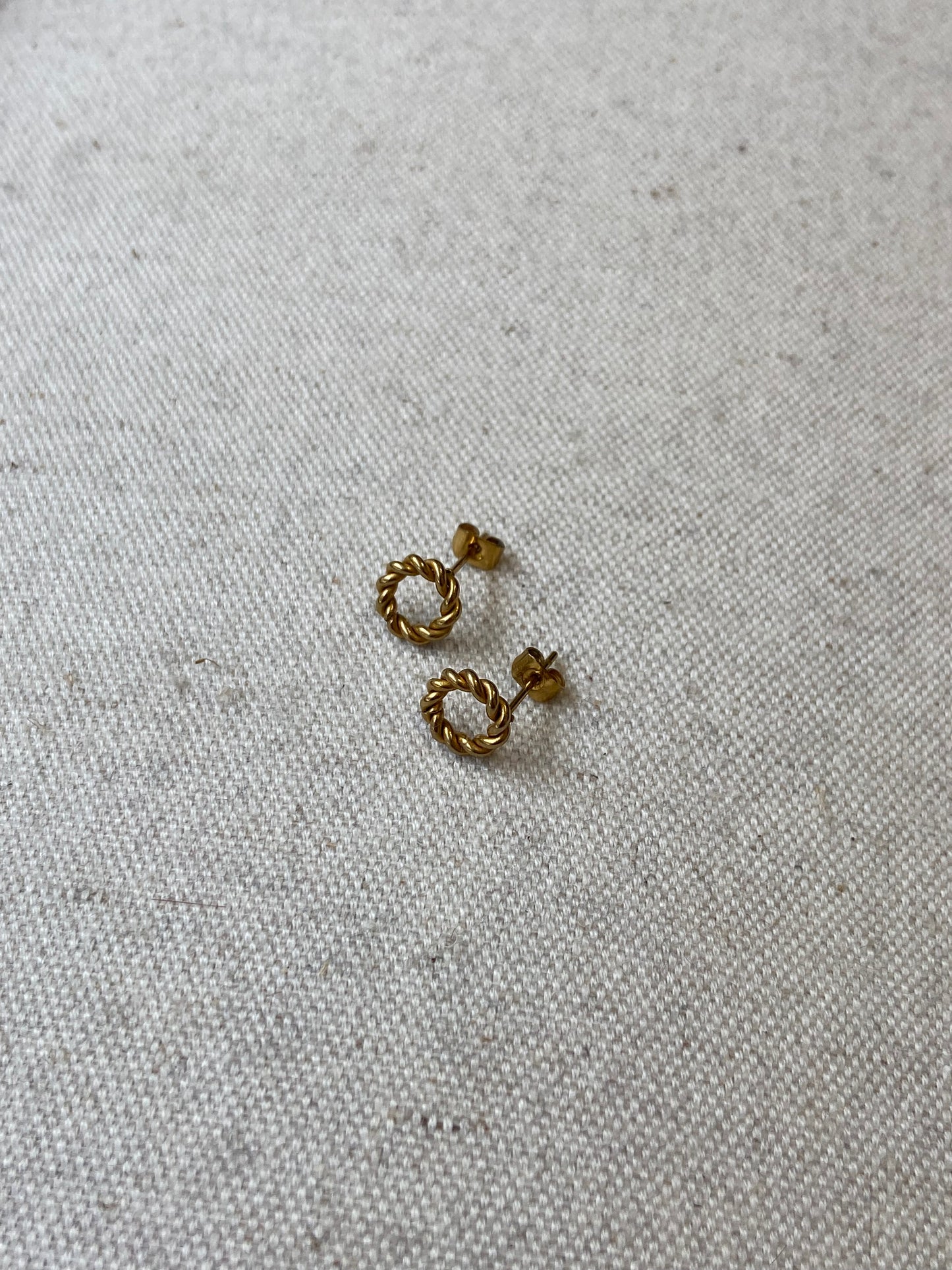 Hollow croissant earrings