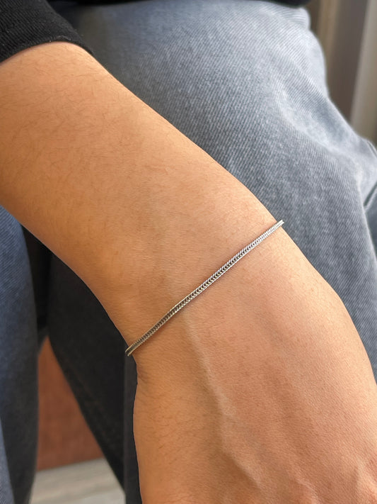 Mini fishbone bracelet
