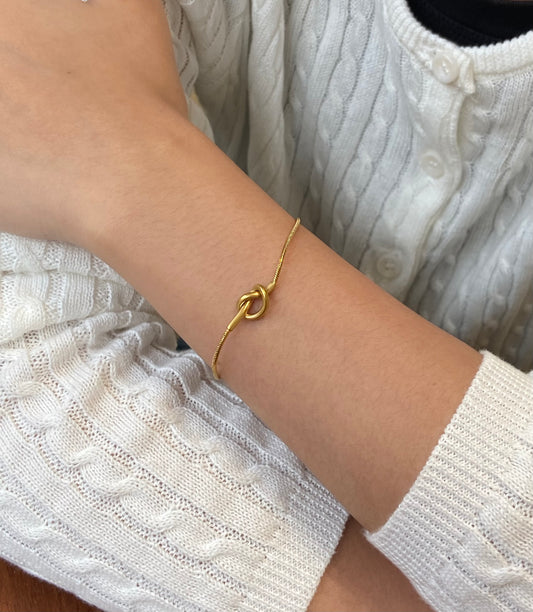 Knot bracelet