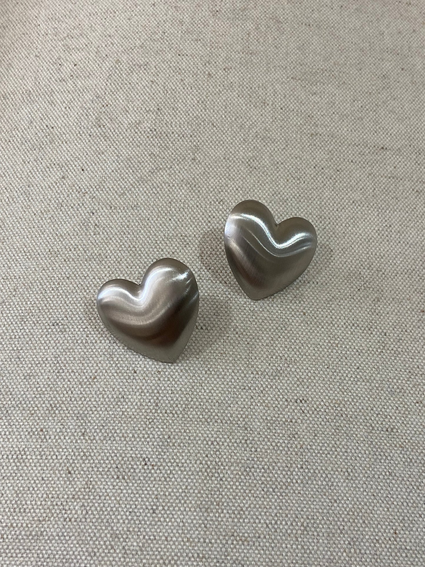 Matte heart stud